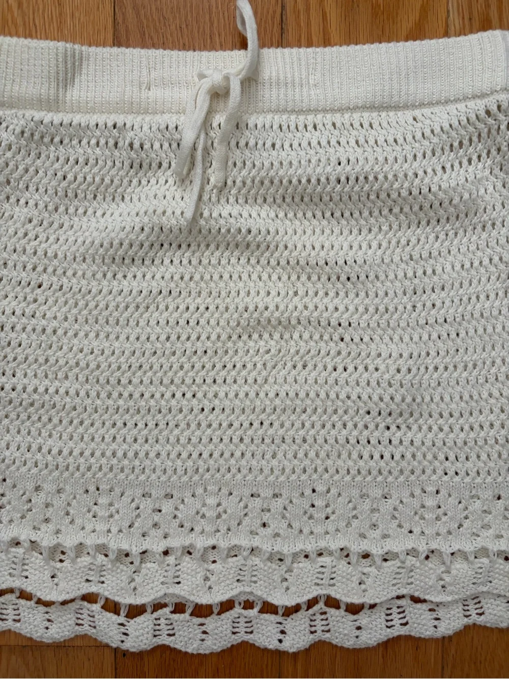 Hollister Cream Crochet Mini Skirt with draw string - Picture 3 of 4